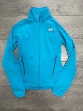 The North Face Women’s lightweight Full-Zip Jacket
